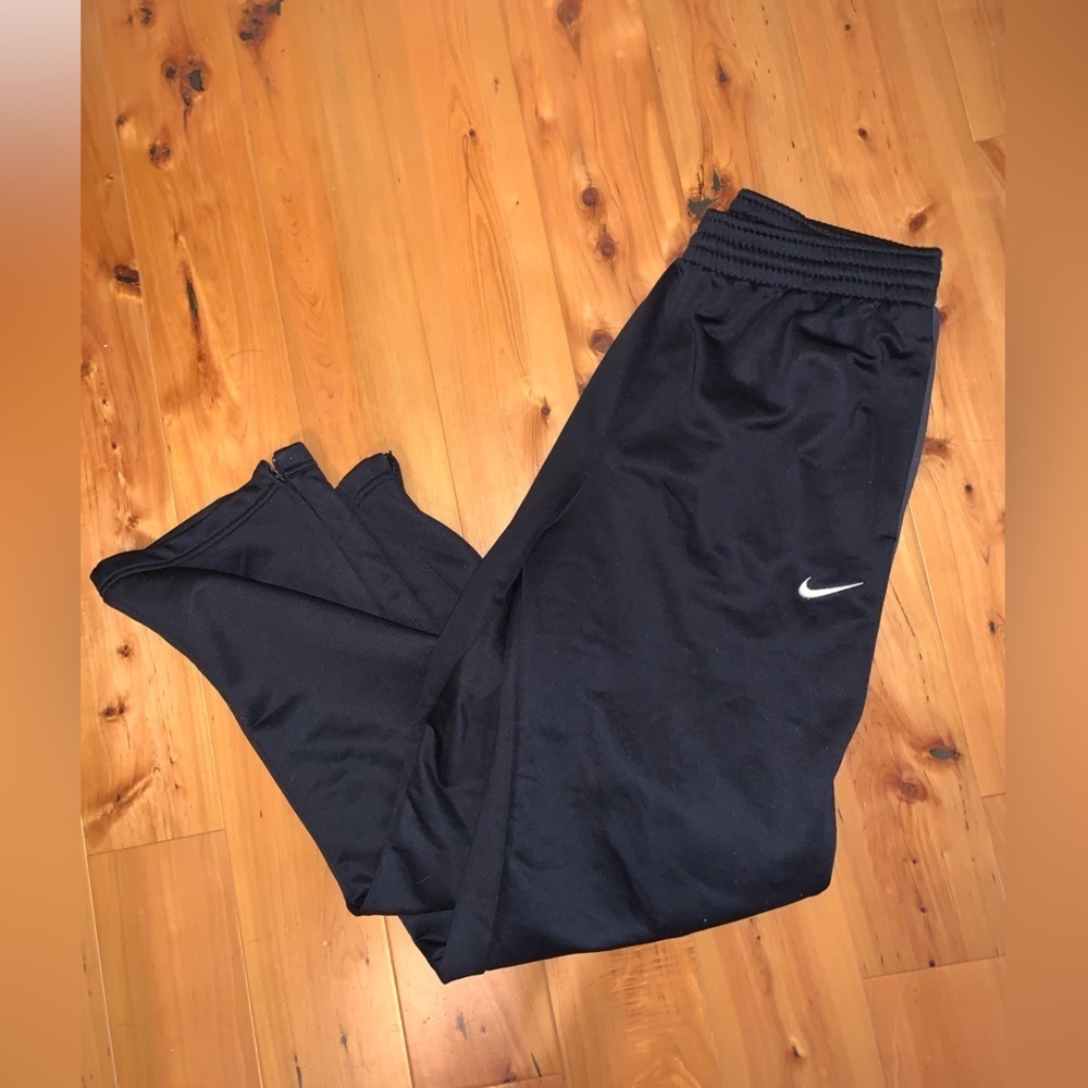 Women’s black Nike dri fit sweatpants
